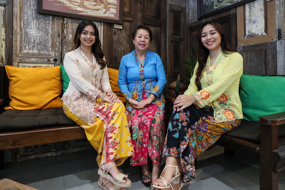 women in kebaya