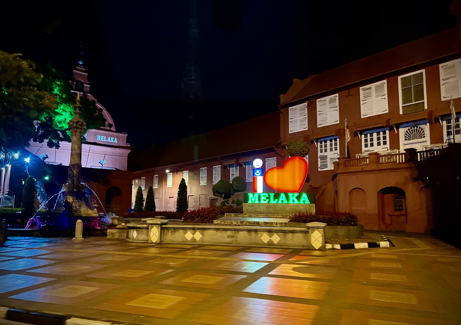 melaka itinerary Dutch Square and the red Stadthuys at night, Melaka