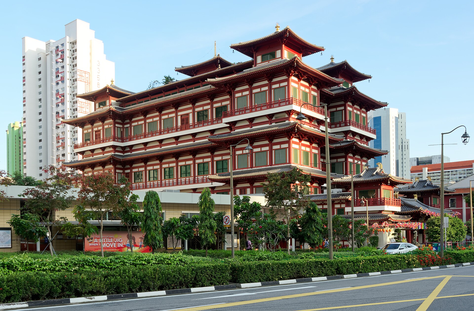 Buddha Tooth Relic Temple, a Chinatown Singapore temple